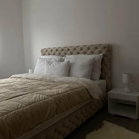La Vista Apartment *